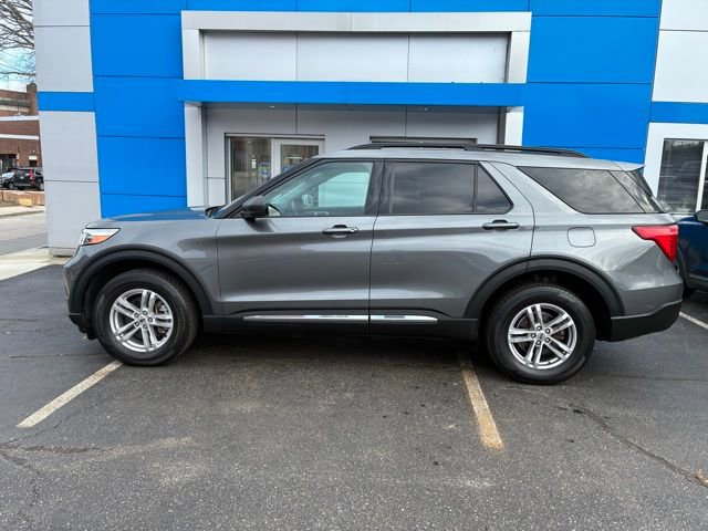 Used 2023 Ford Explorer XLT AWD/4WD image 6