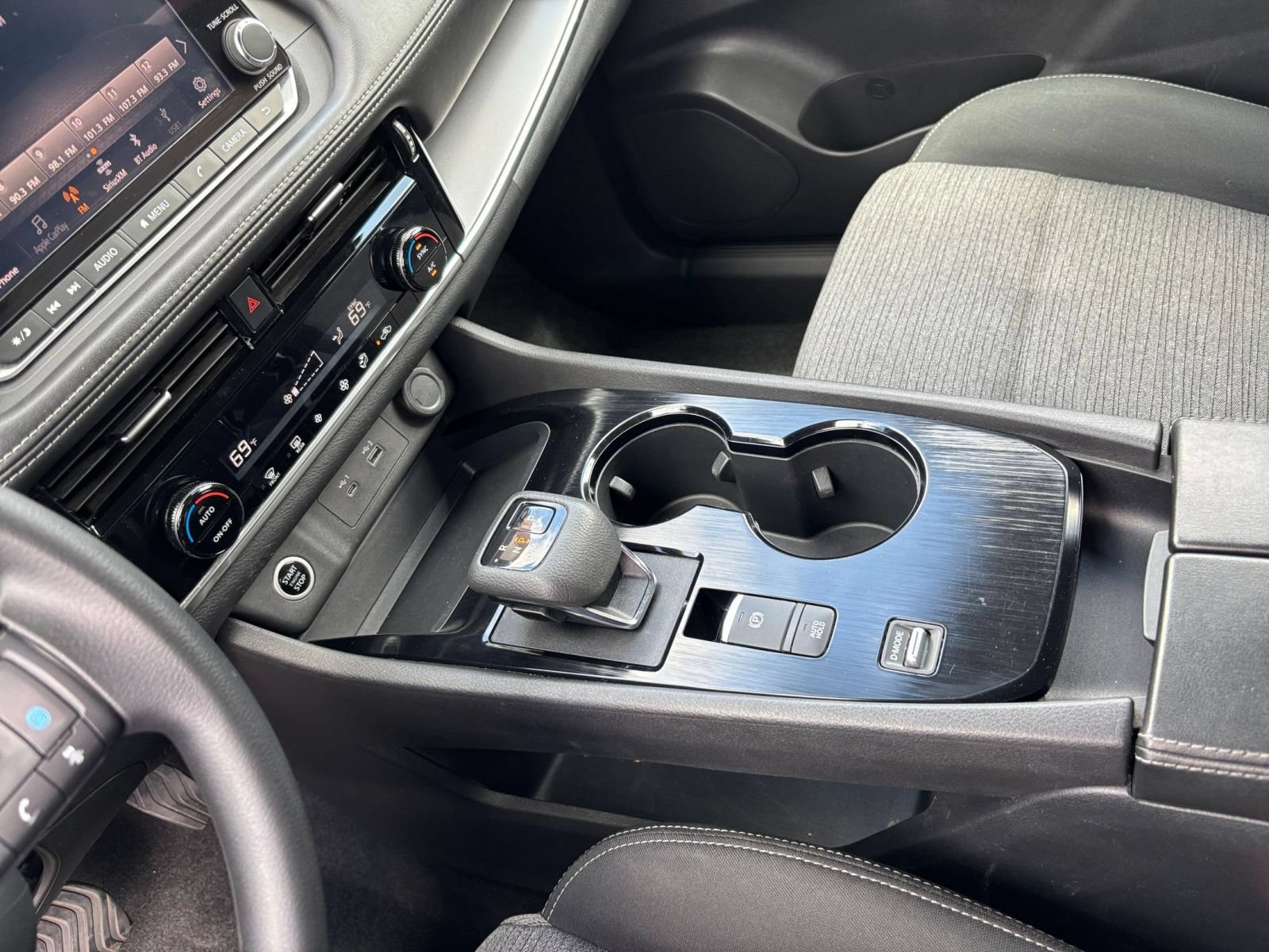 Used 2022 Nissan Rogue SV FWD image 37