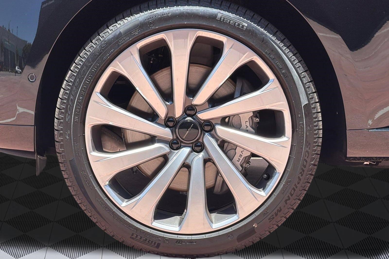 New 2026 Land Rover Range Rover Long Wheelbase SE AWD/4WD image 12