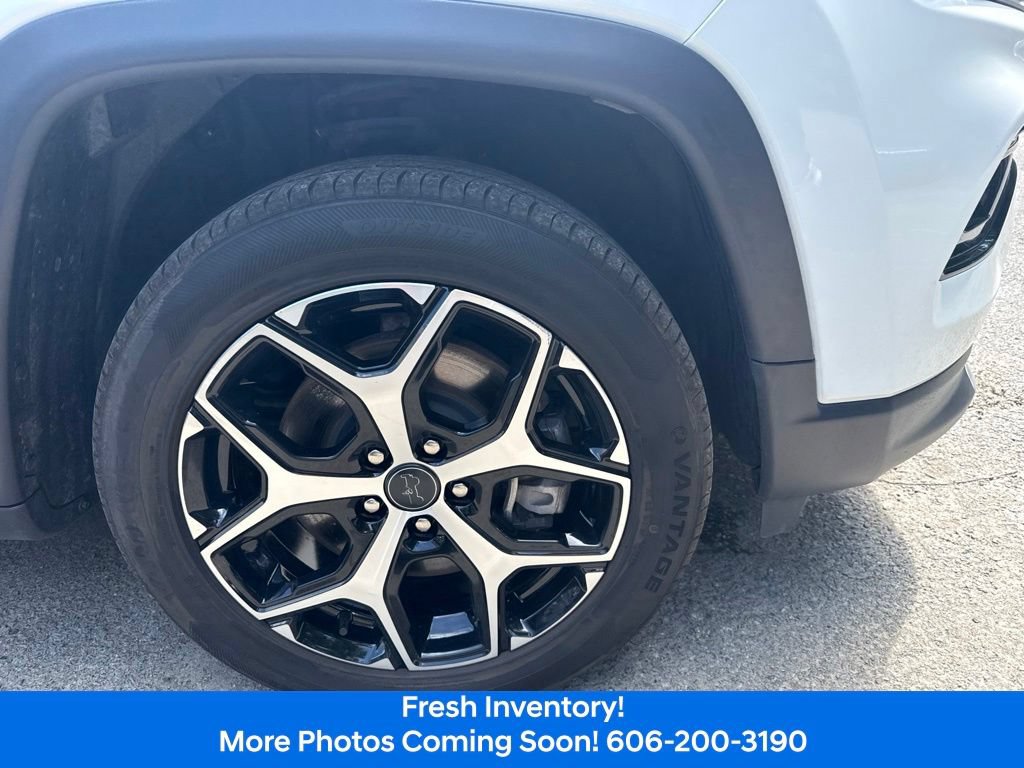 Used 2025 Jeep Compass Limited AWD/4WD image 4