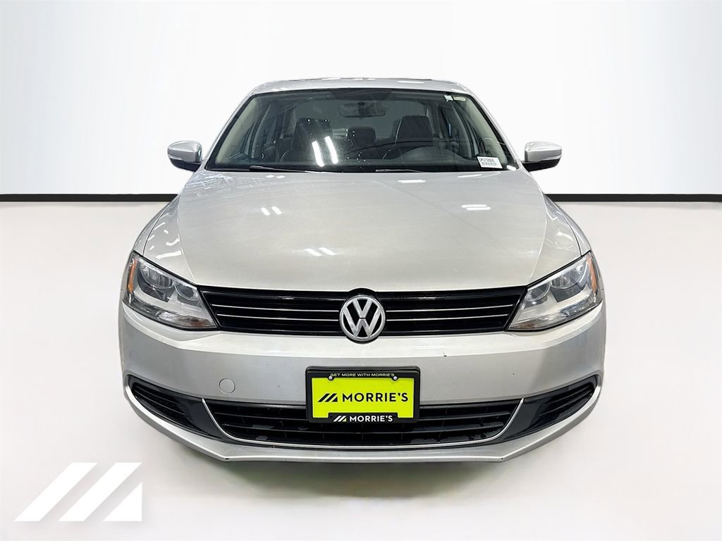 Used 2013 Volkswagen Jetta SE FWD image 2