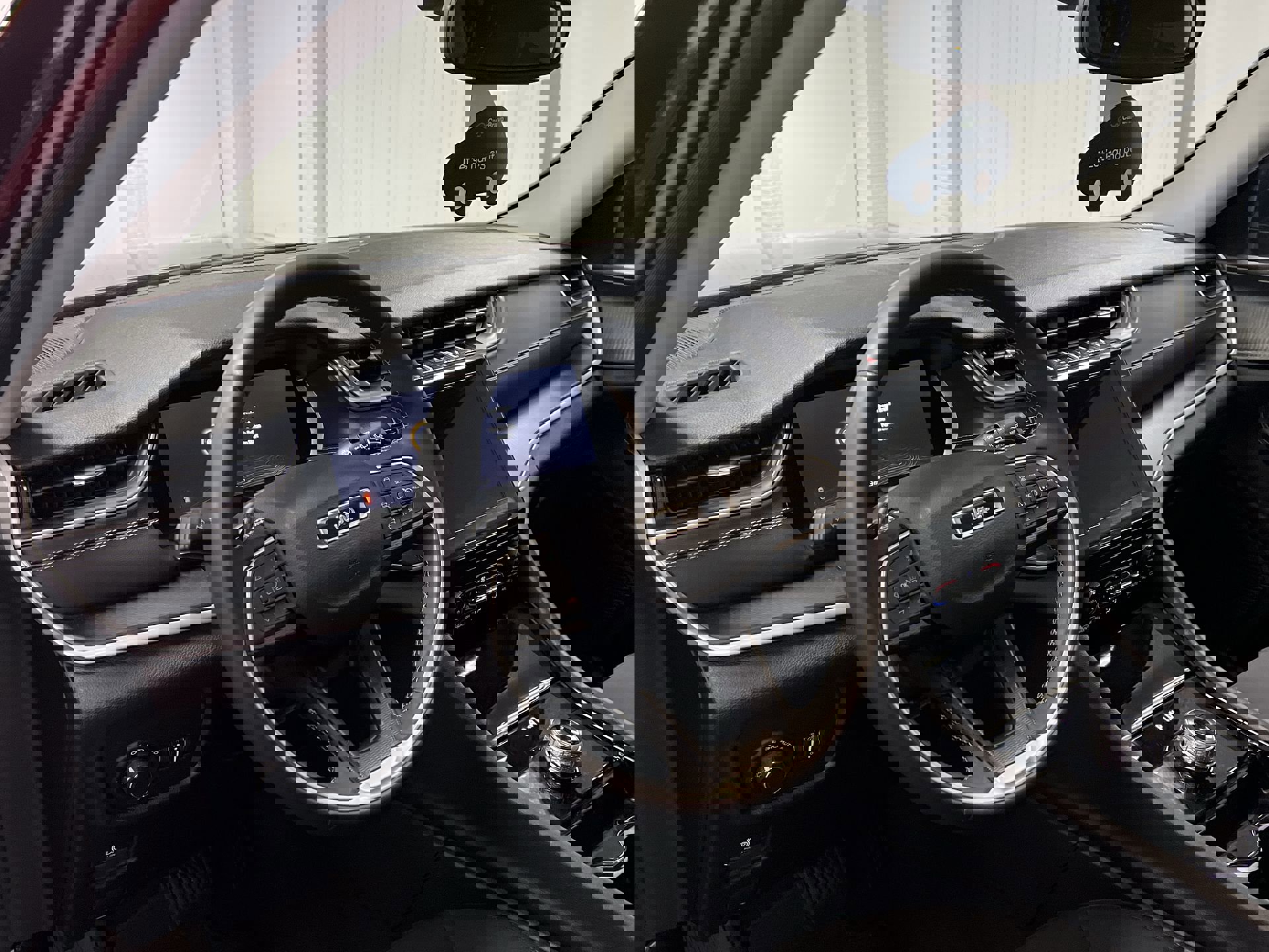 Used 2023 Jeep Grand Cherokee Laredo image 79