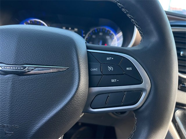 Used 2022 Chrysler Voyager LX image 14