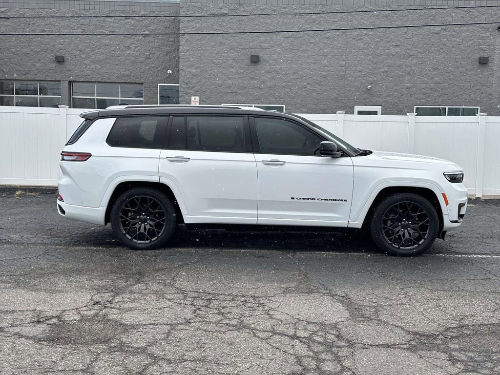 Used 2023 Jeep Grand Cherokee L Summit w/ High Altitude Package image 2