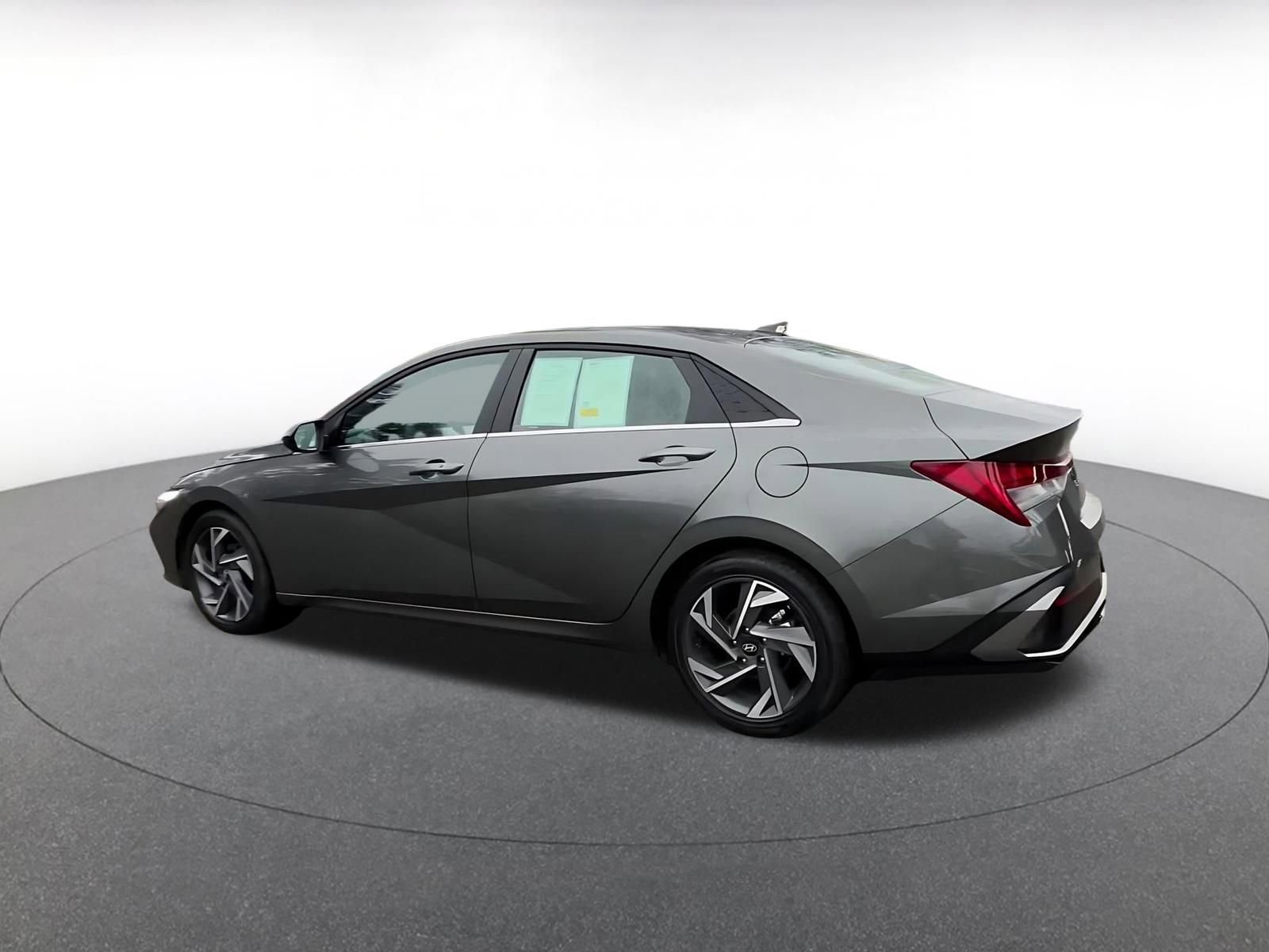 Used 2025 Hyundai Elantra SEL FWD image 10