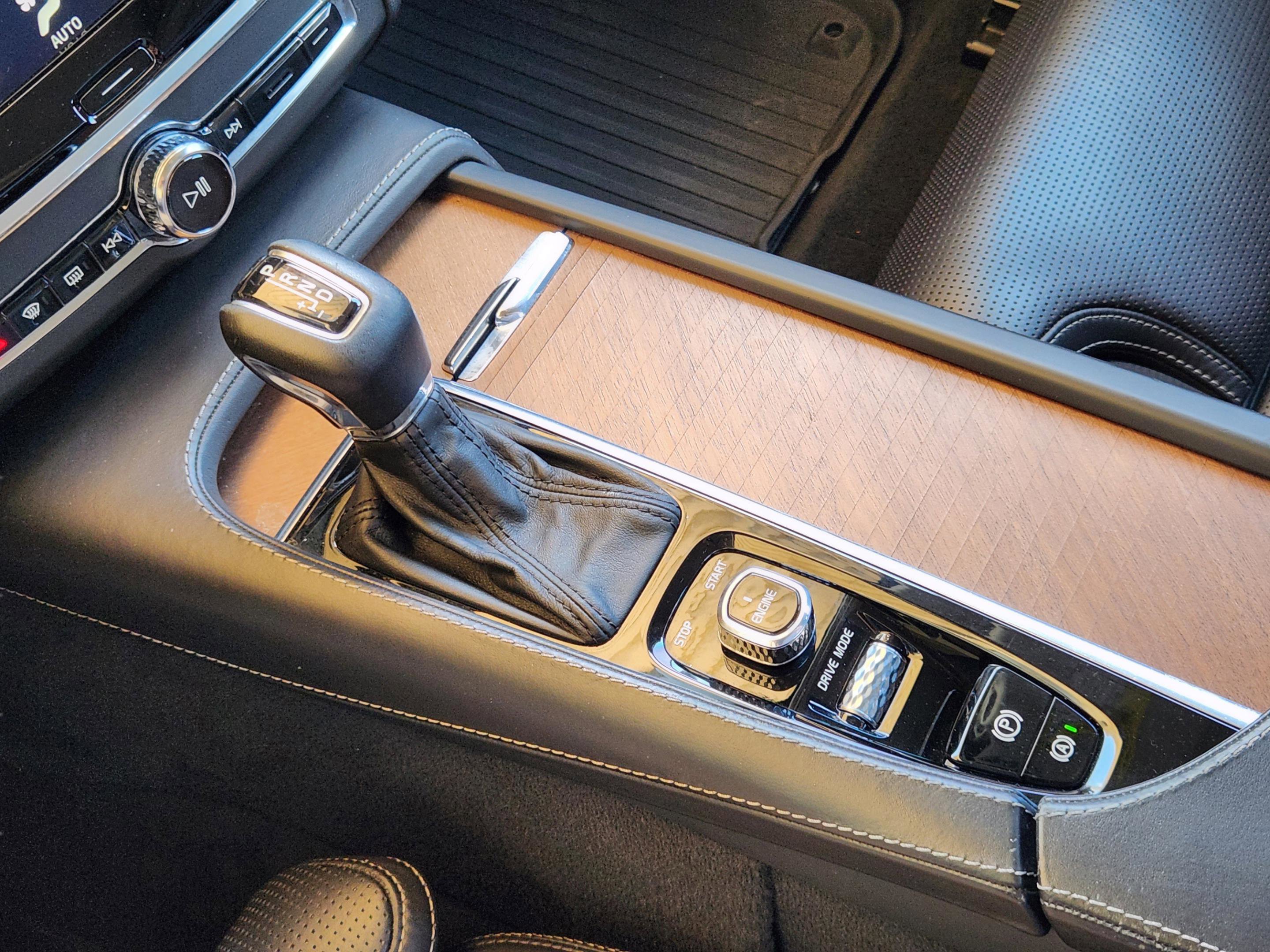 Used 2017 Volvo S90 T6 Inscription w/ Vision Package AWD/4WD image 18
