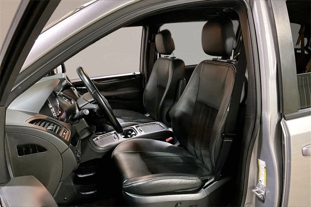 Used 2018 Dodge Grand Caravan SXT w/ Blacktop Package image 13
