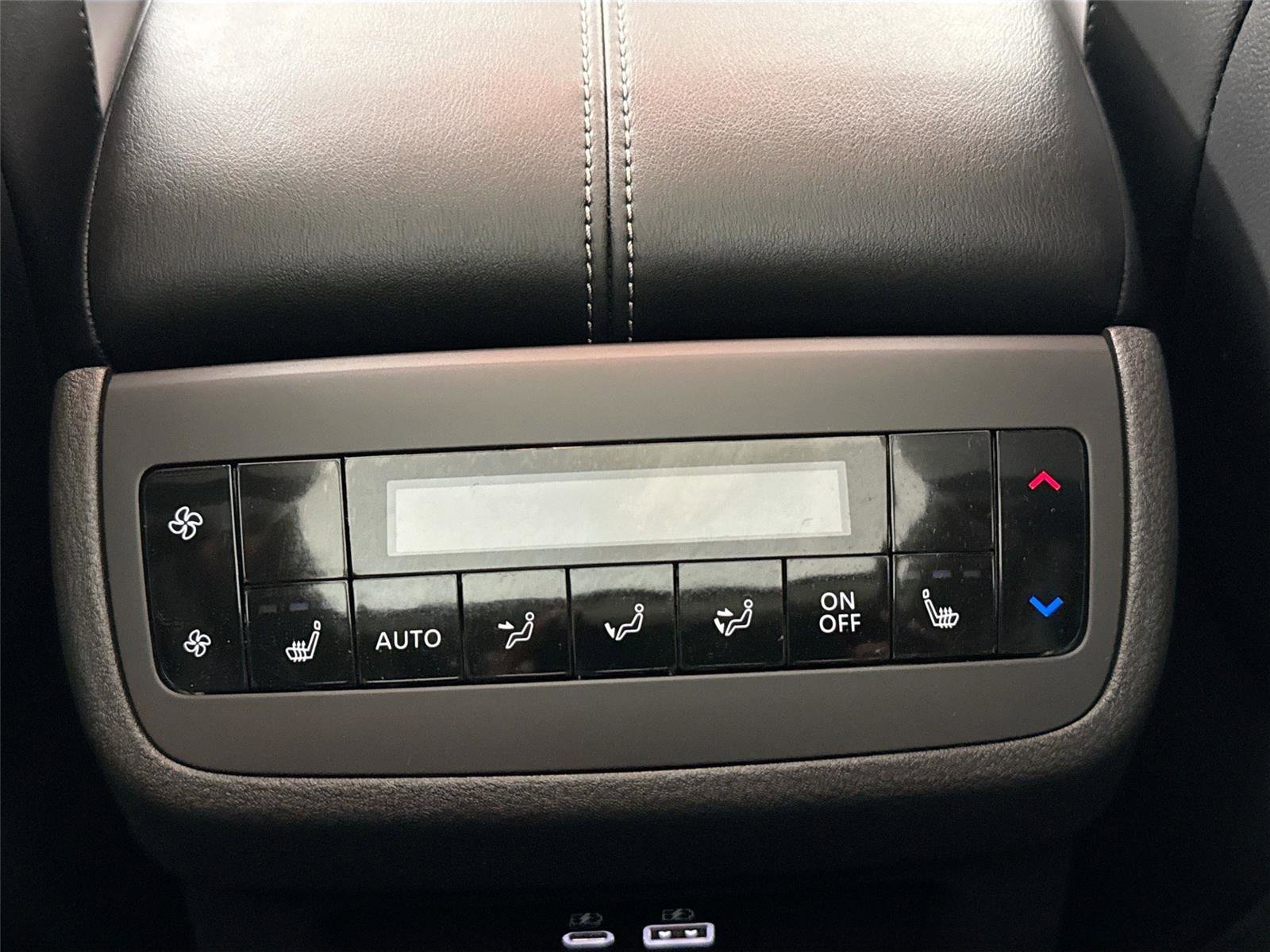 Used 2025 Nissan Pathfinder SL w/ SL Premium Package FWD image 35