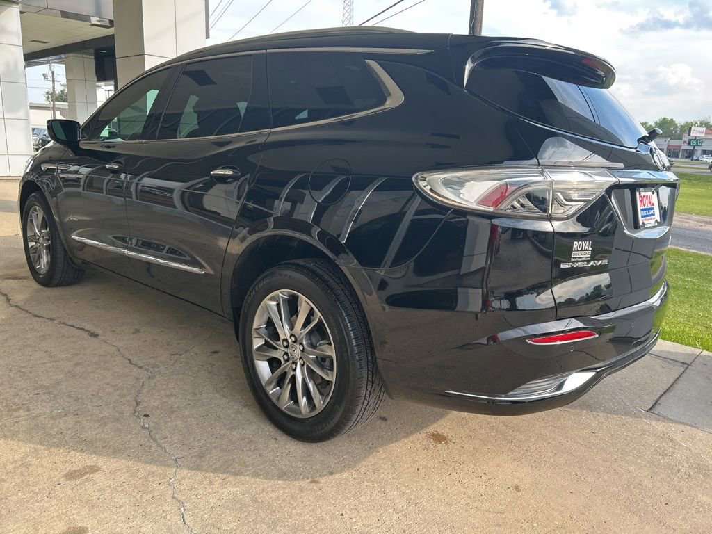 Used 2023 Buick Enclave Avenir w/ Avenir Technology Package image 5