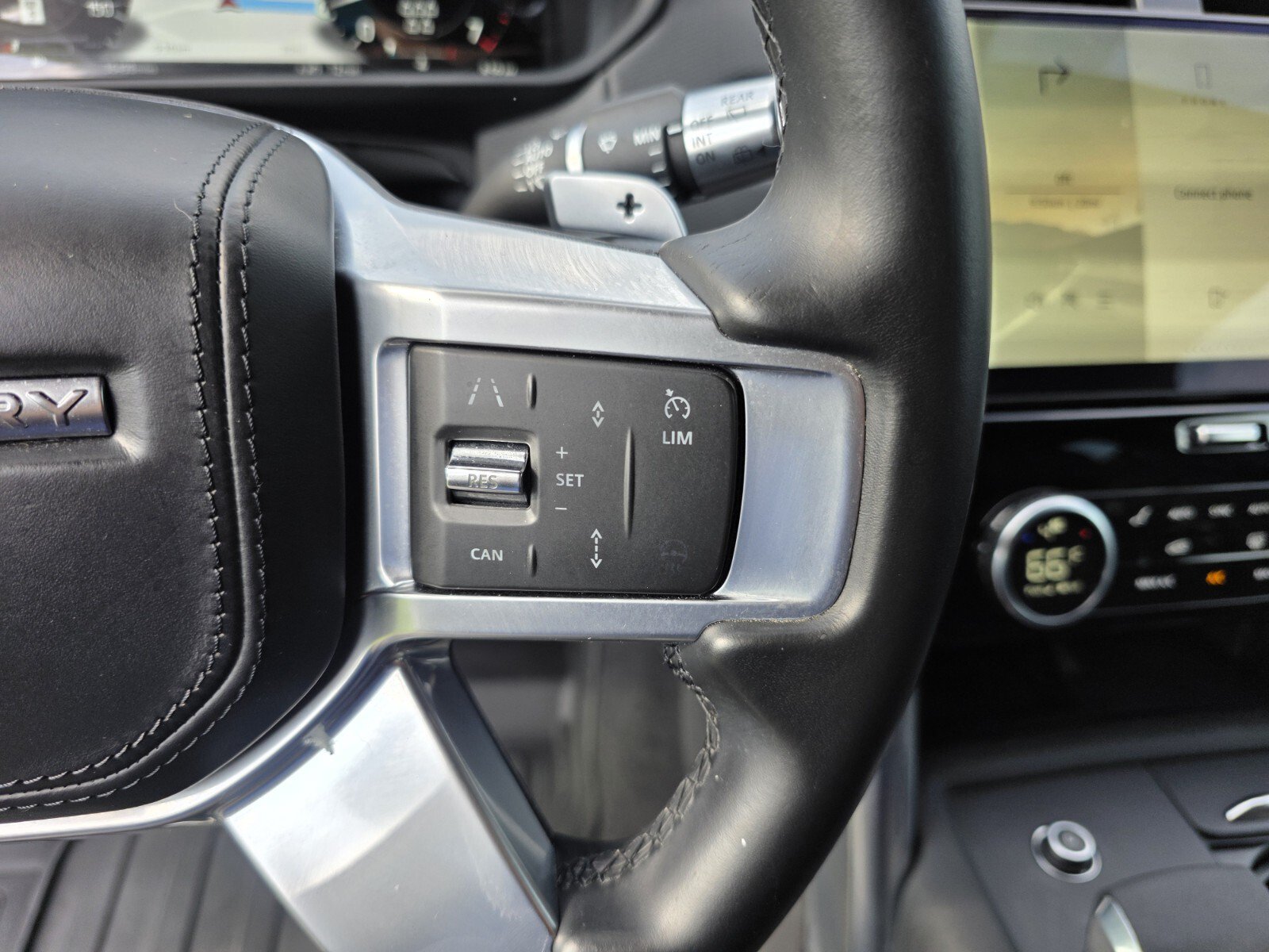 Used 2022 Land Rover Discovery HSE R-Dynamic AWD/4WD image 19