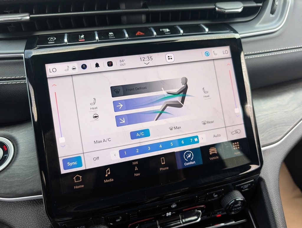 Used 2024 Jeep Grand Cherokee Limited image 22