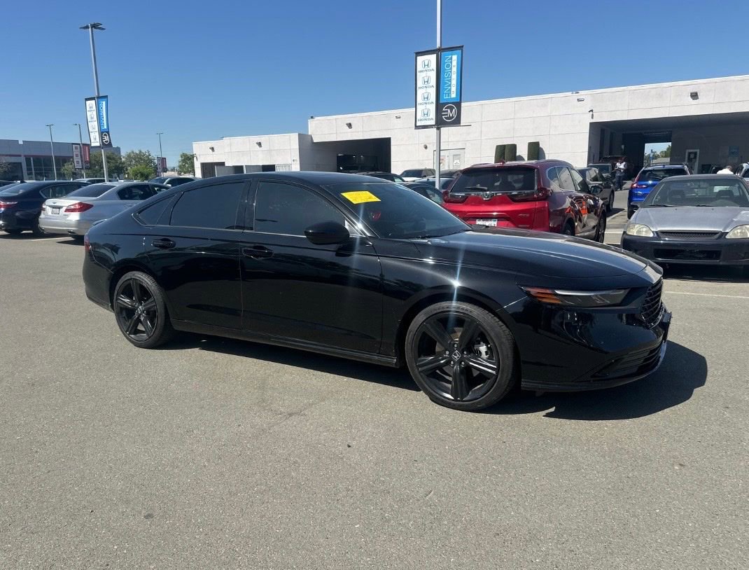 Used 2025 Honda Accord Sport image 2