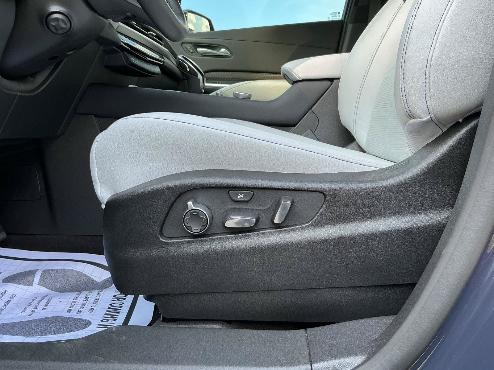 Used 2025 Cadillac XT4 Sport FWD image 14