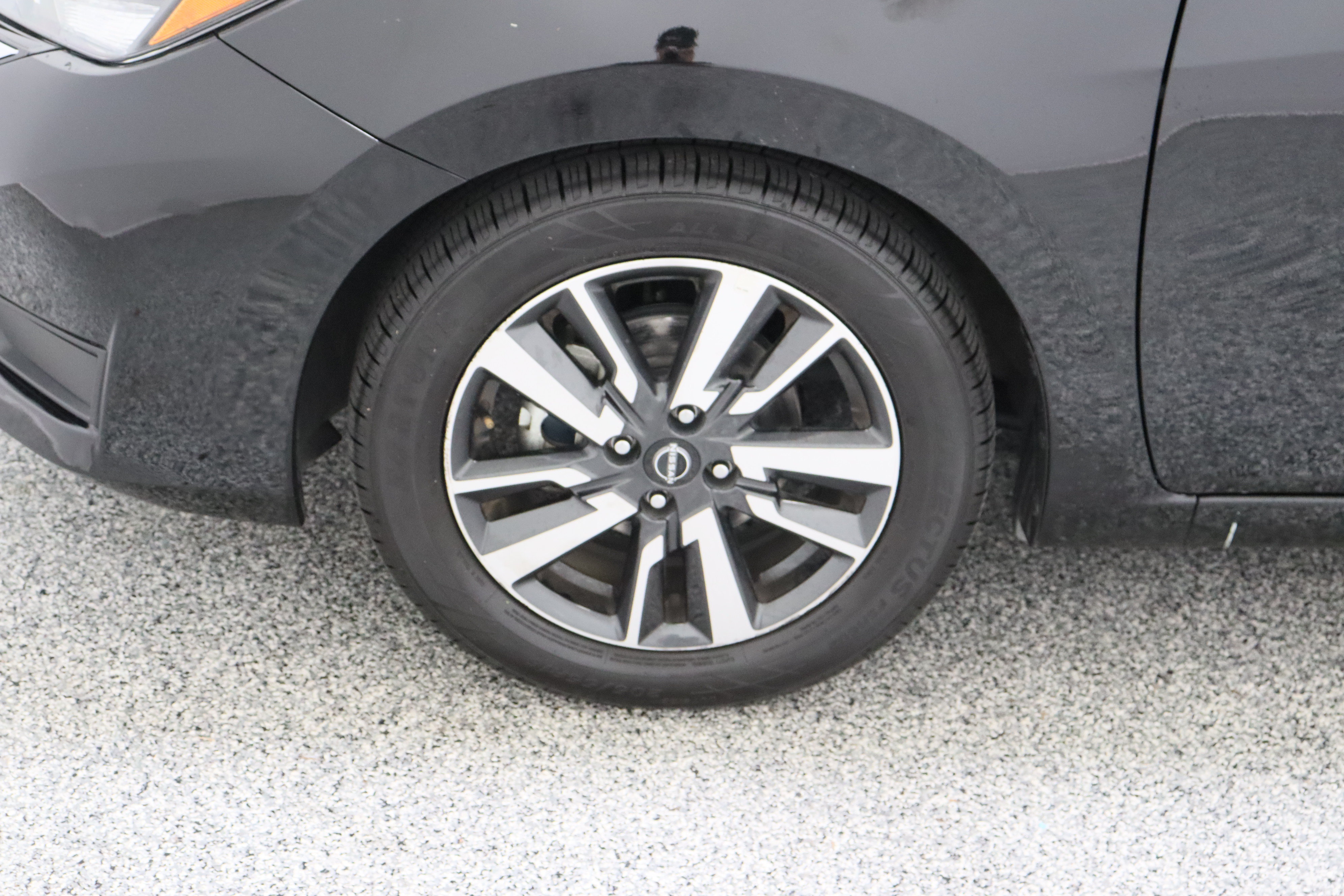 Used 2025 Nissan Versa SV FWD image 11