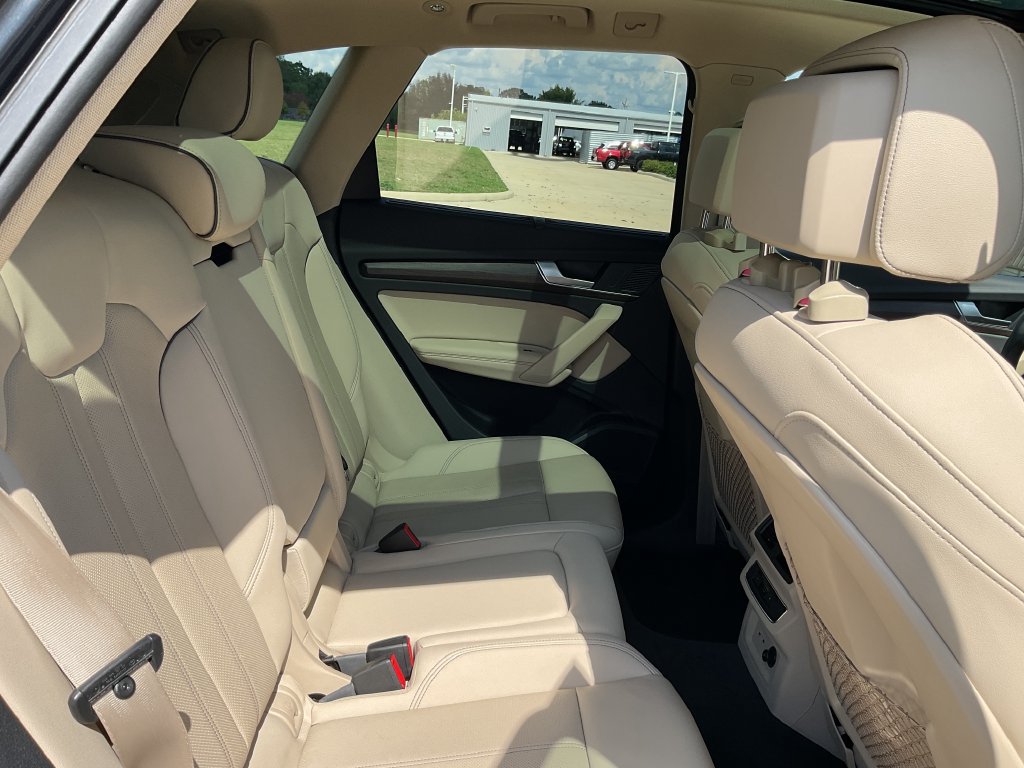 Used 2023 Audi Q5 2.0T Premium Plus w/ Premium Plus Package AWD/4WD image 16