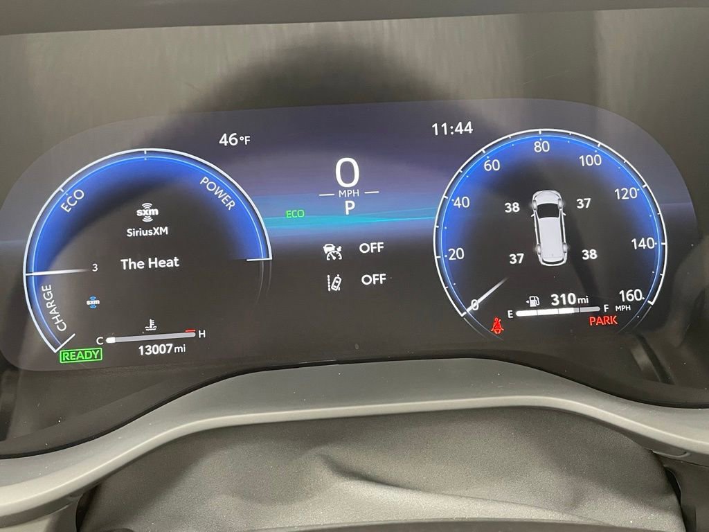 Used 2025 Toyota Sienna XSE image 32