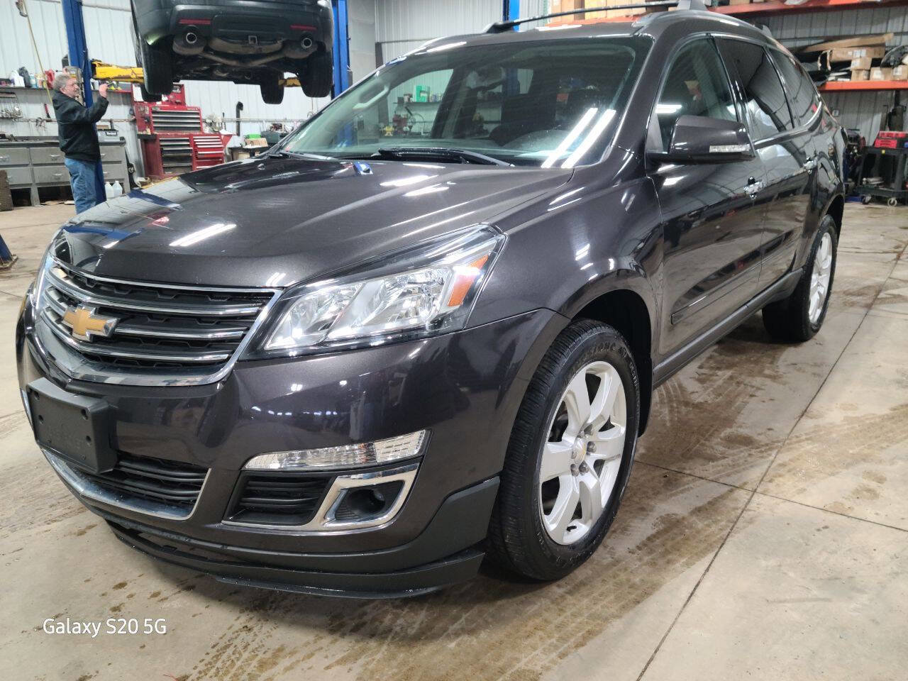 Used 2017 Chevrolet Traverse LT w/ Style and Technology Package image 4