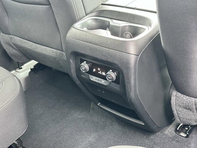 Used 2025 Chevrolet Traverse LT image 11