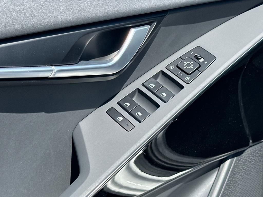 New 2025 Kia Niro EX image 11
