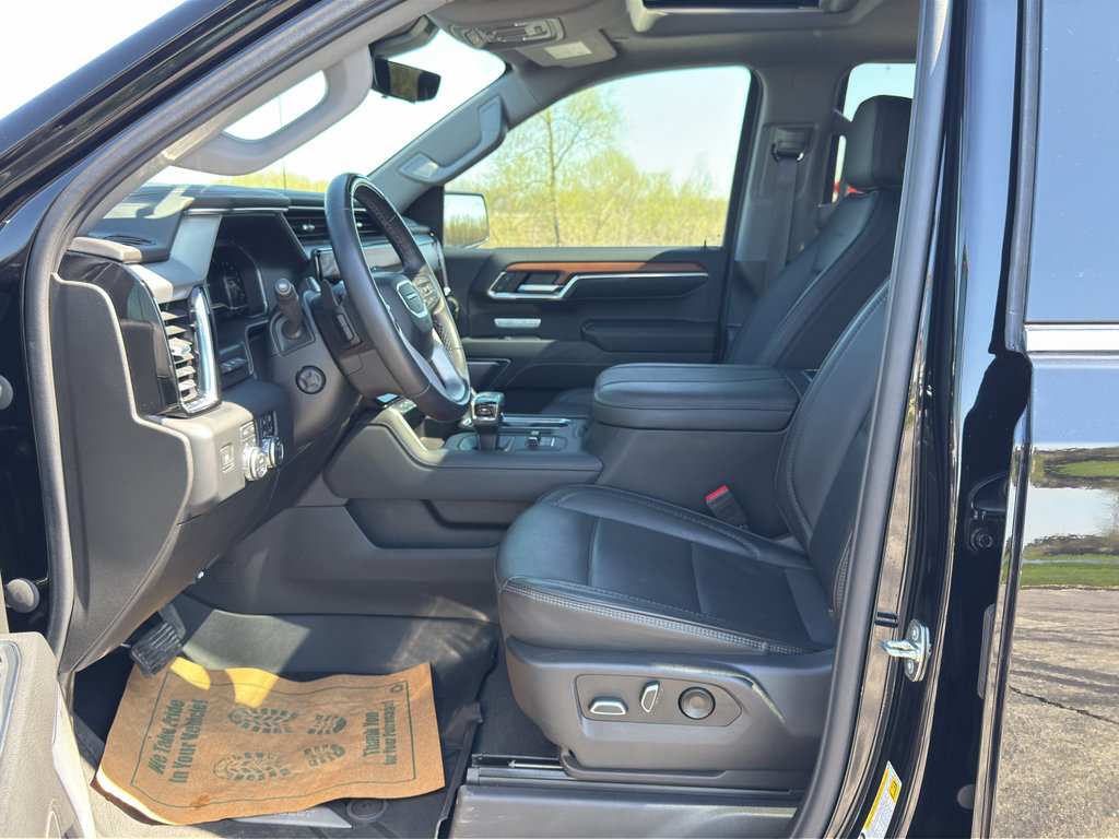 Used 2023 GMC Sierra 1500 Denali w/ Technology Package AWD/4WD image 16