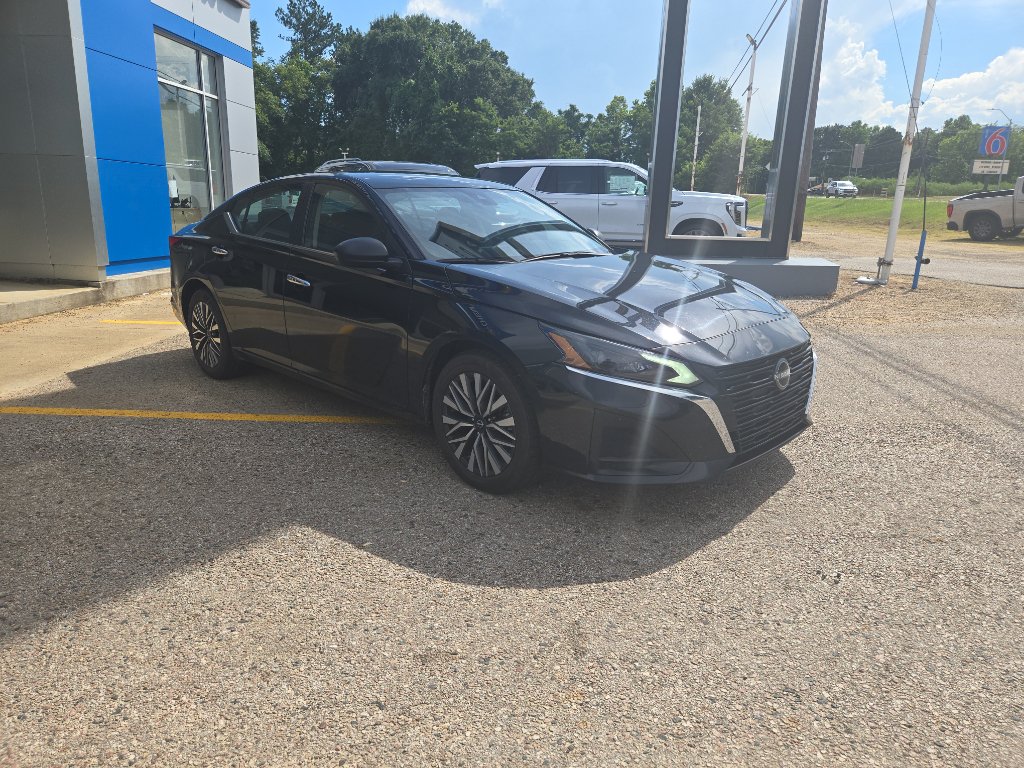 Used 2024 Nissan Altima 2.5 SV FWD image 9