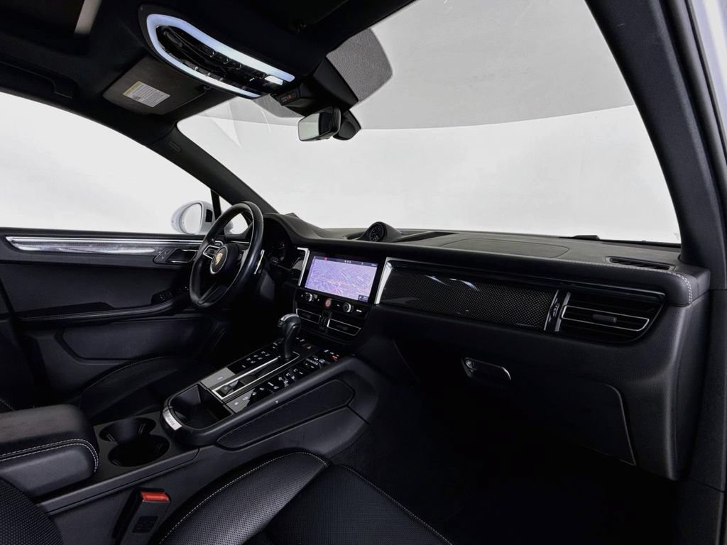 Certified 2024 Porsche Macan AWD/4WD image 17