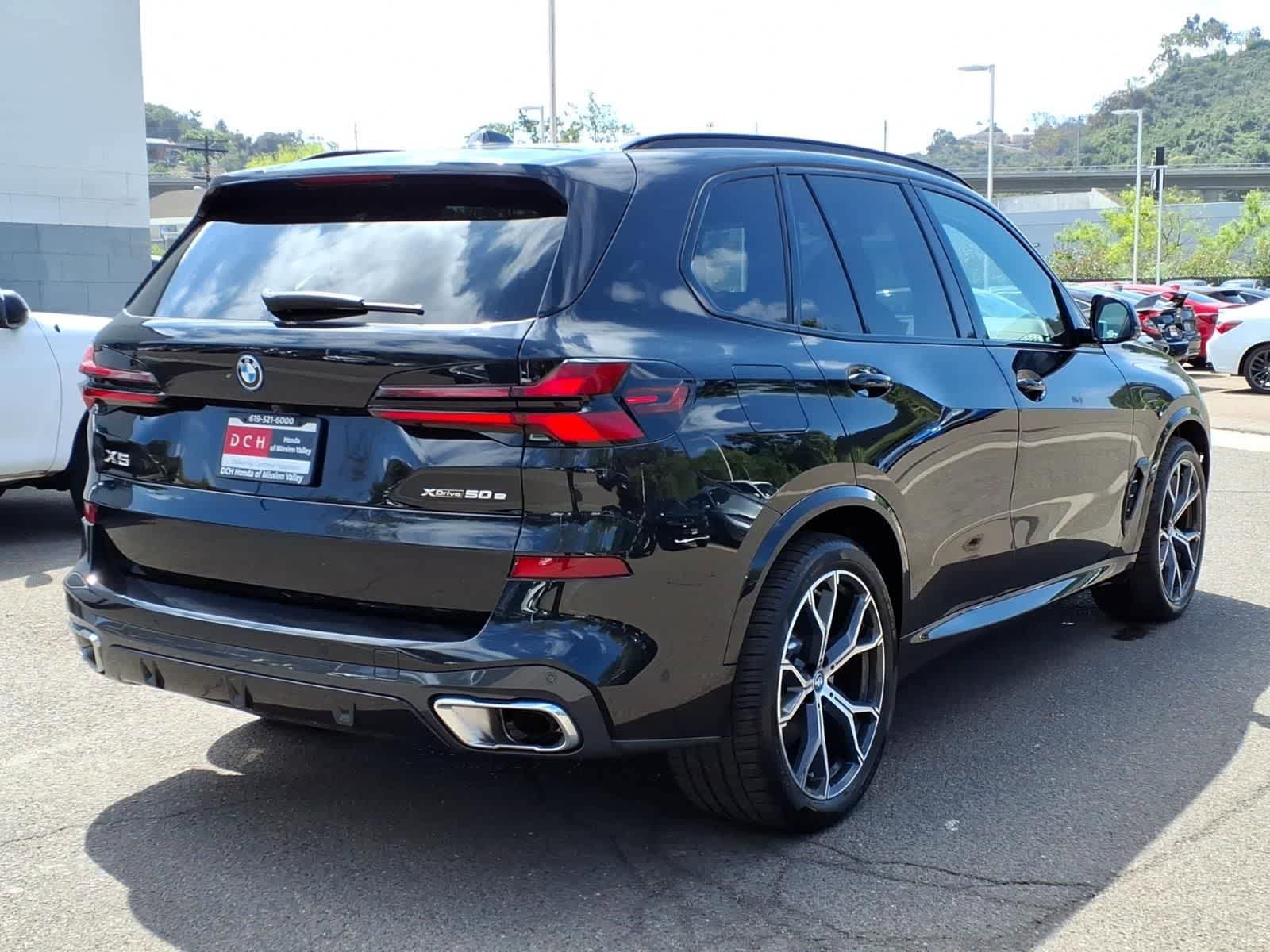 Used 2025 BMW X5 xDrive50e w/ M Sport Package image 4