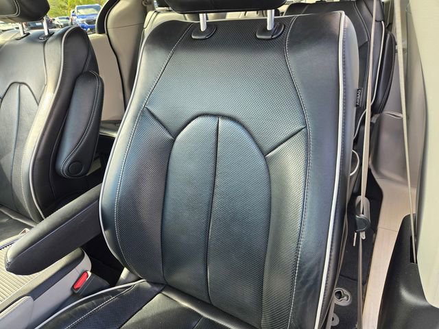 Used 2023 Chrysler Pacifica Limited FWD image 18