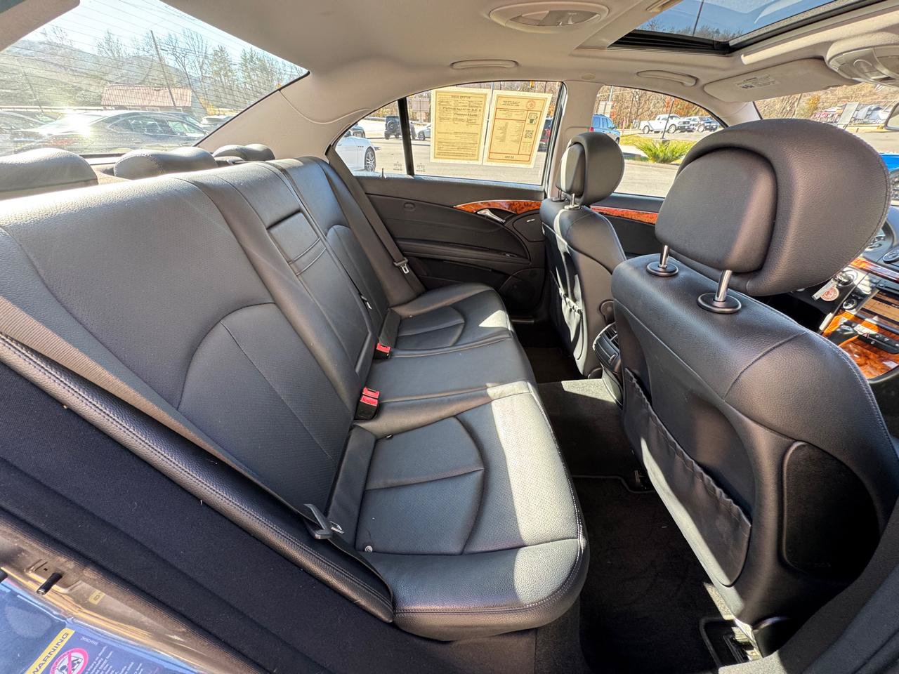 Used 2009 Mercedes-Benz E 350 4MATIC Sedan image 17