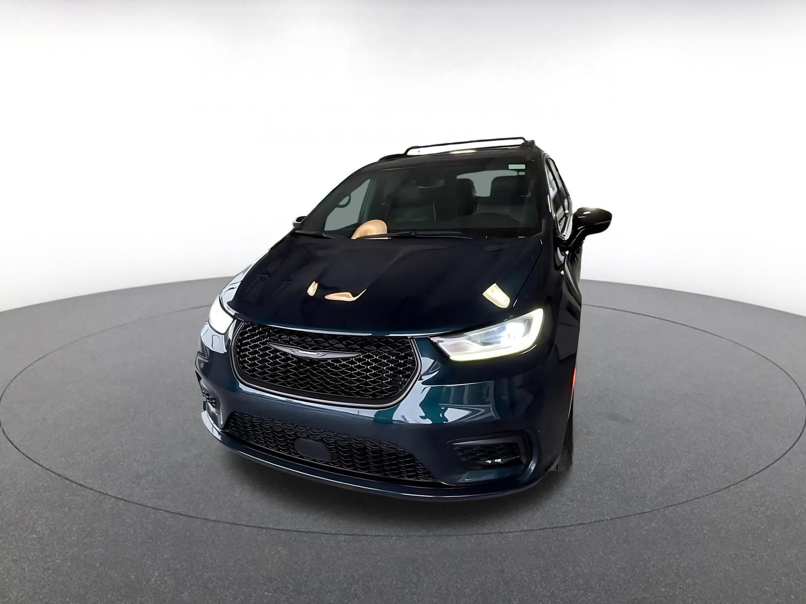 Used 2025 Chrysler Pacifica Limited FWD image 6