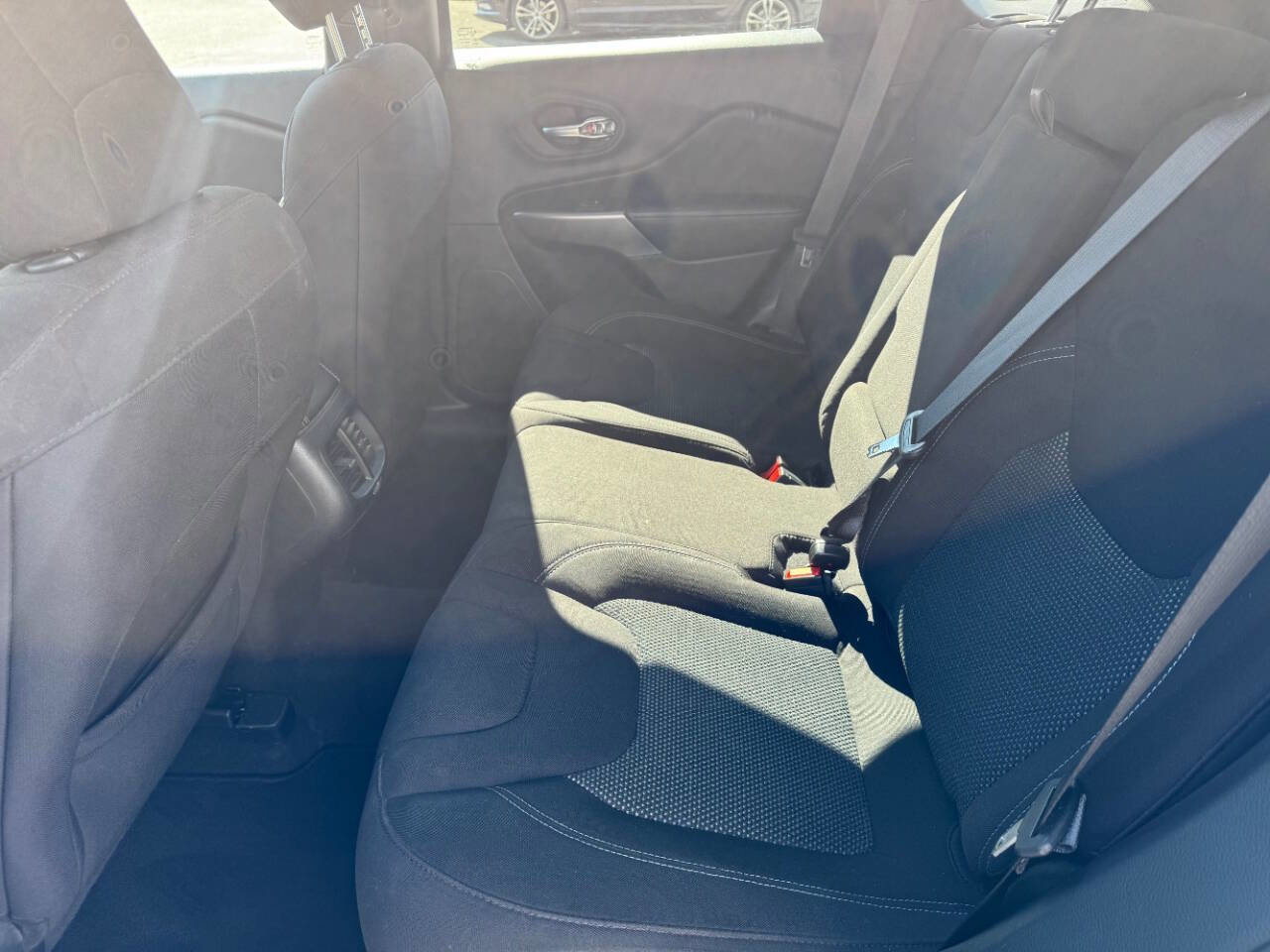 Used 2021 Jeep Cherokee Latitude image 23