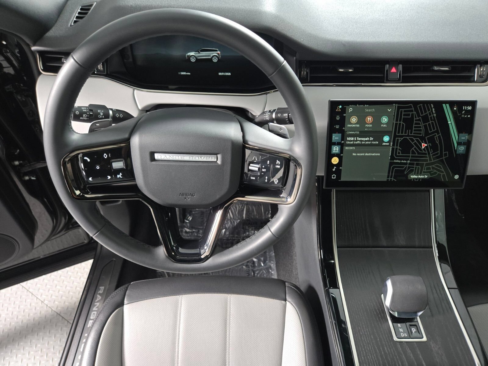 Used 2026 Land Rover Range Rover Evoque Dynamic SE AWD/4WD image 13