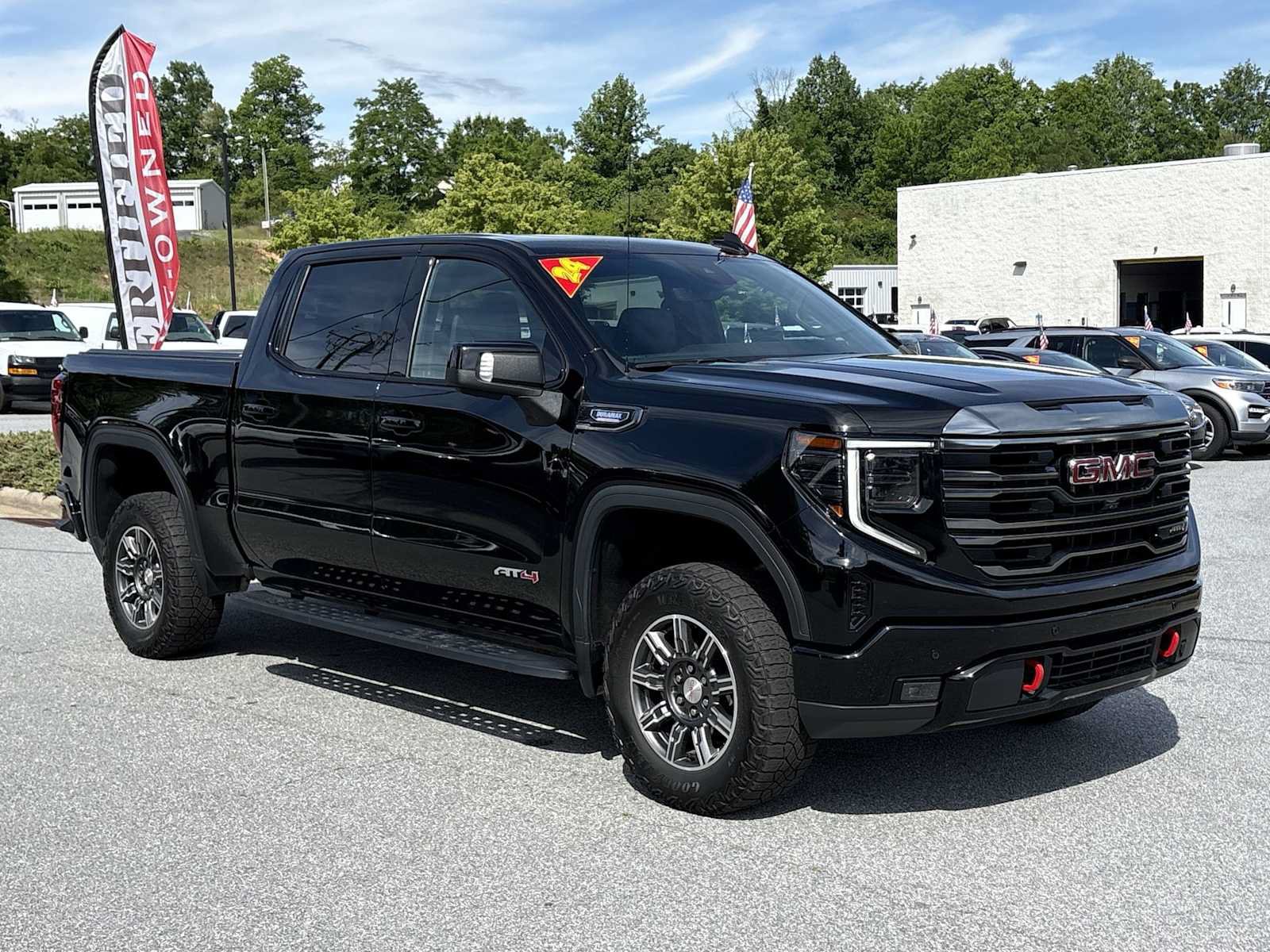 Used 2024 GMC Sierra 1500 AT4 w/ Technology Package AWD/4WD image 4