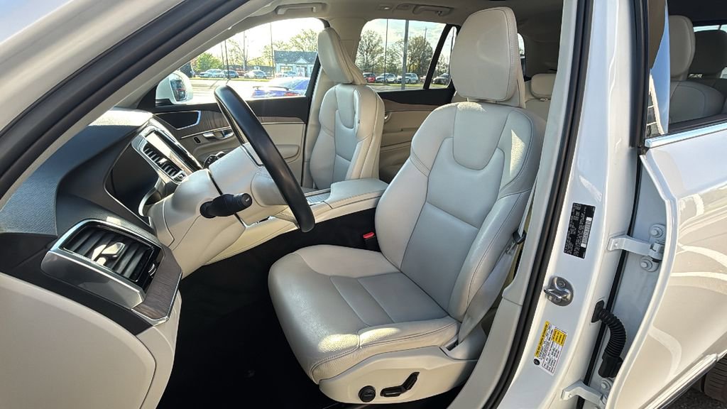 Used 2023 Volvo XC90 B6 Plus image 24