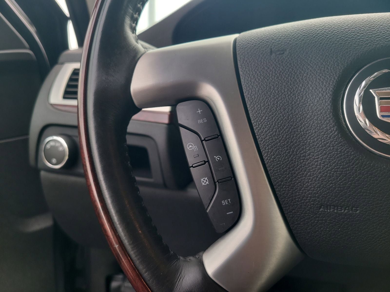 Used 2013 Cadillac Escalade Premium RWD image 14