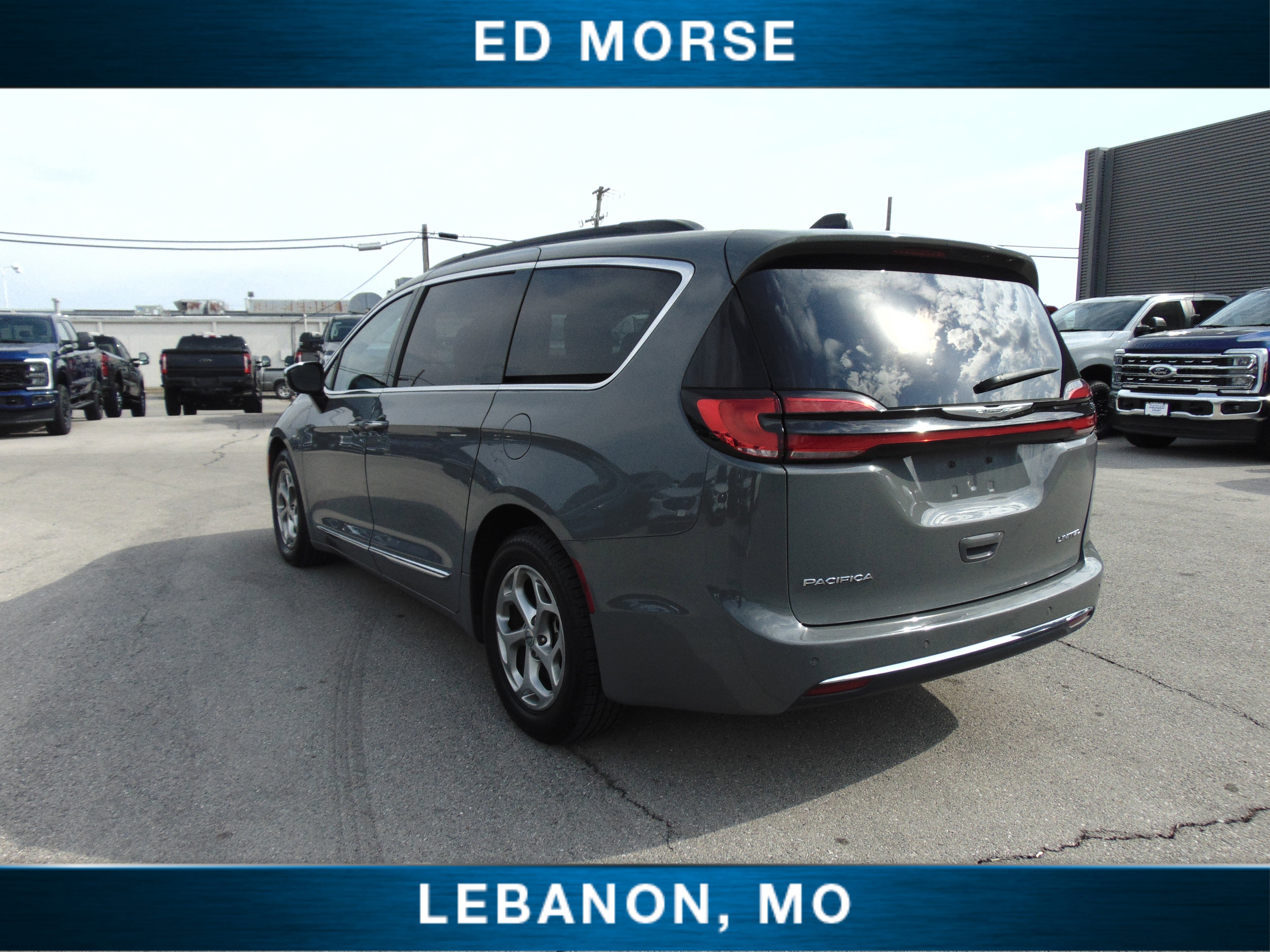 Used 2023 Chrysler Pacifica Limited image 8