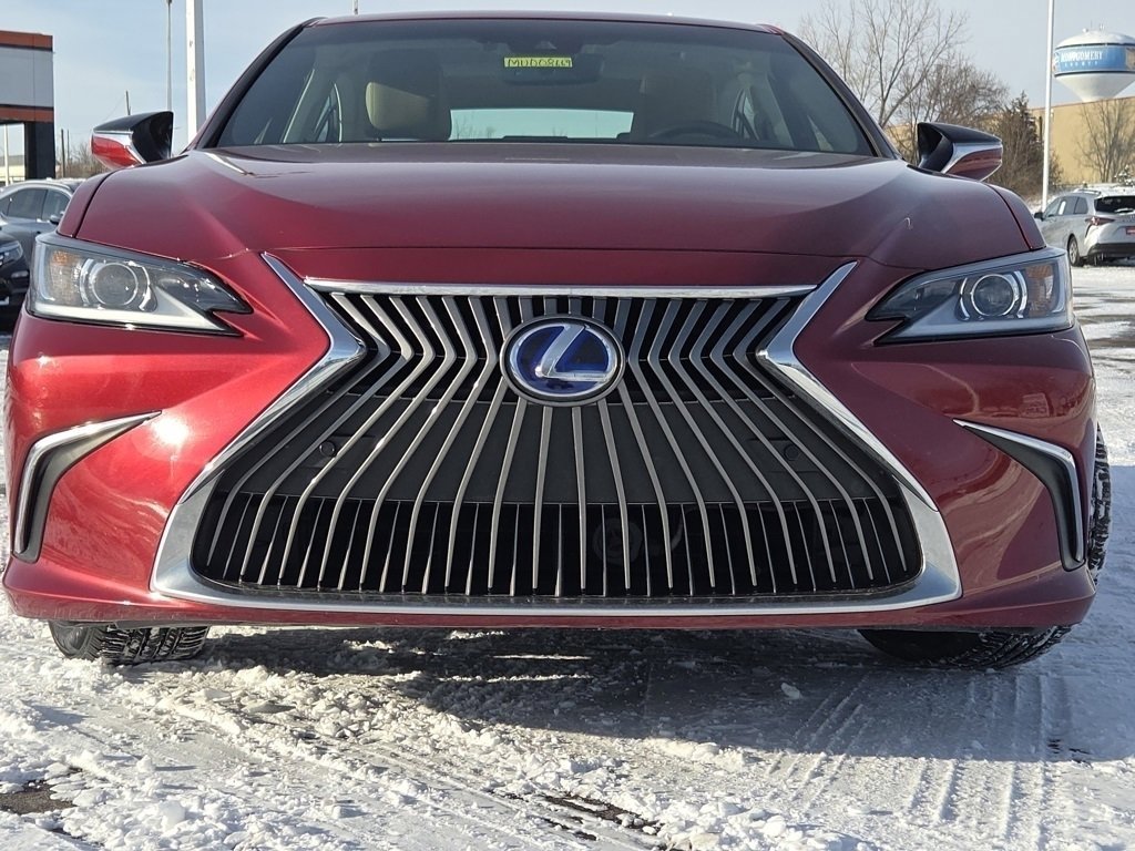 Used 2021 Lexus ES 300h w/ Premium Package image 2