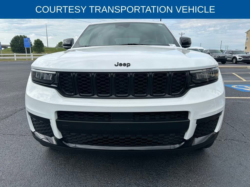 Used 2023 Jeep Grand Cherokee L Laredo image 3