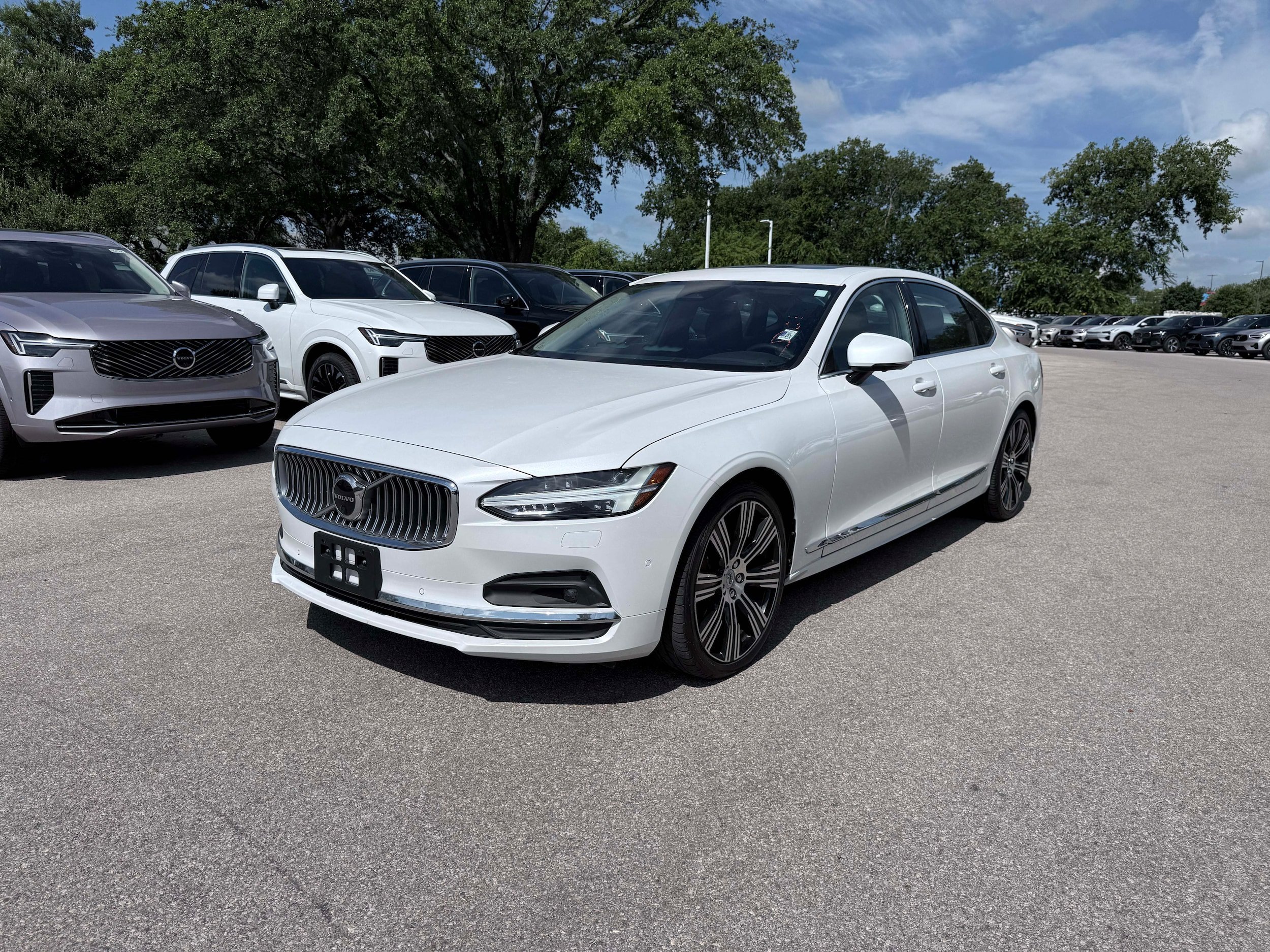 Certified 2023 Volvo S90 B6 Plus AWD/4WD image 2