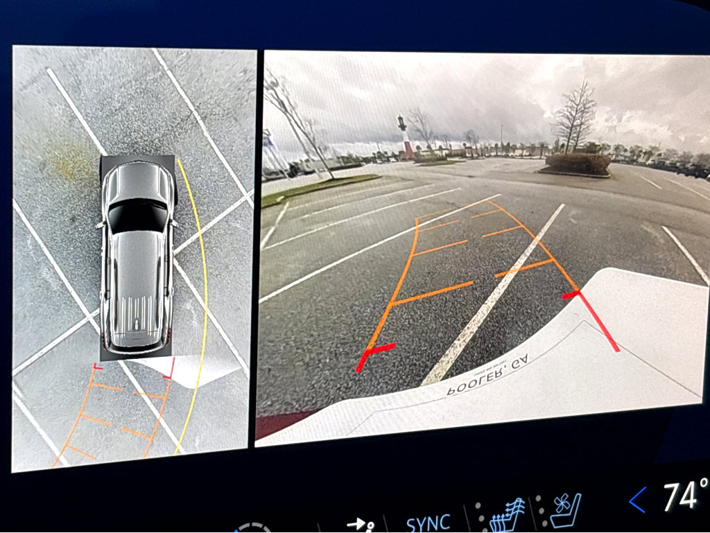 Used 2025 Chevrolet Traverse RS image 28