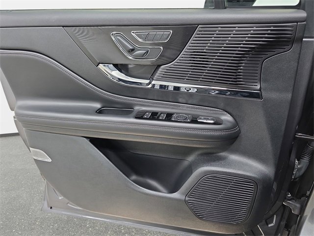 Used 2021 Lincoln Corsair AWD w/ Premium Package image 24