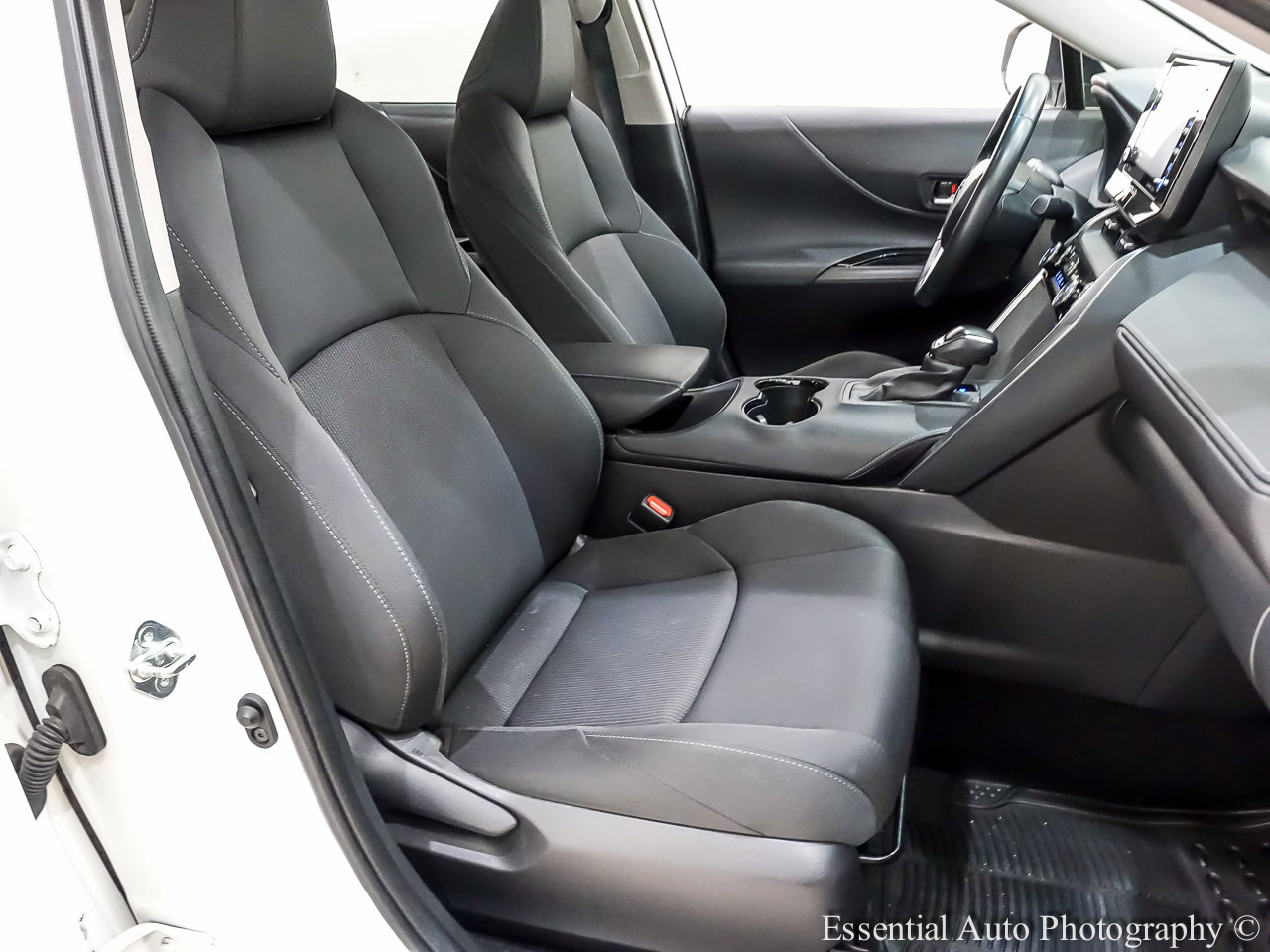 Used 2022 Toyota Venza LE image 32