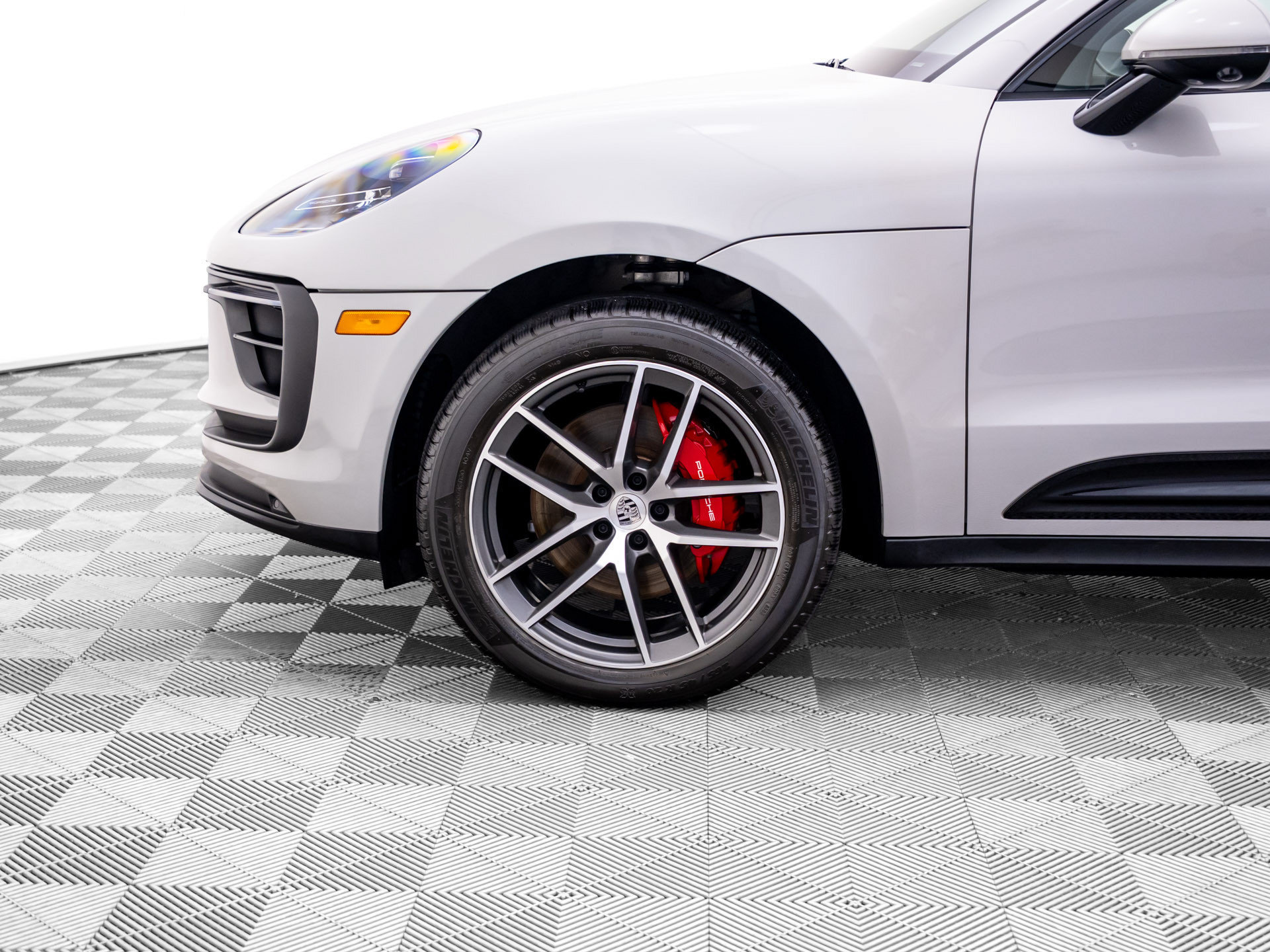 Certified 2023 Porsche Macan S AWD/4WD image 34