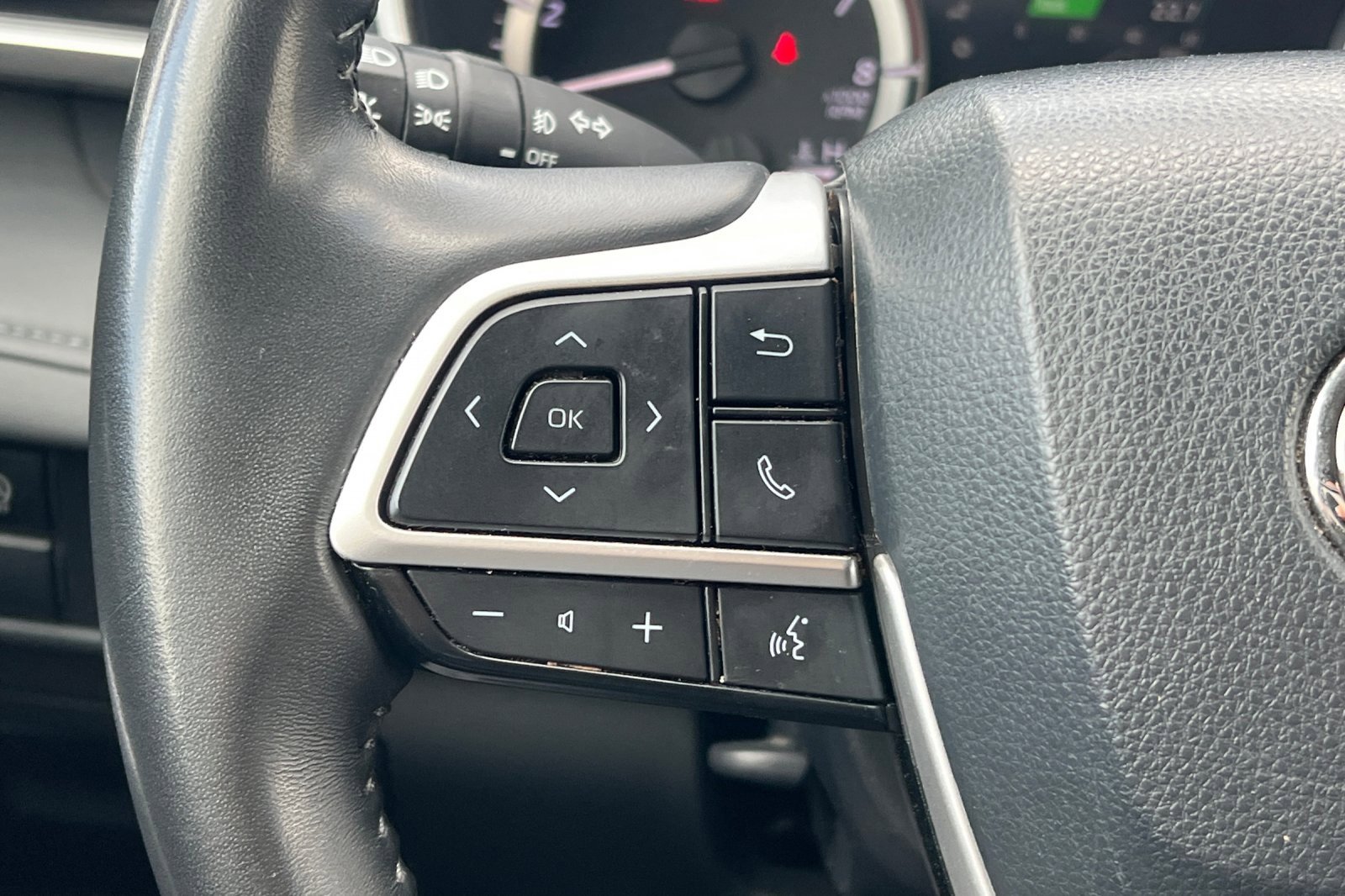 Used 2024 Toyota Highlander XLE image 35