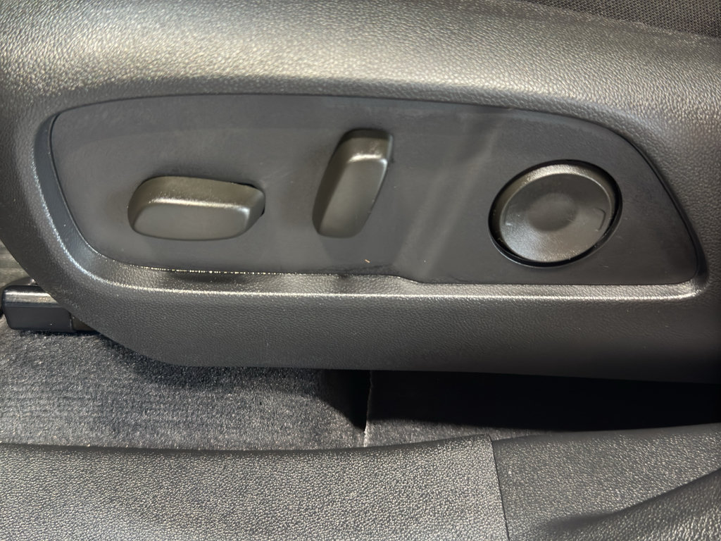 Used 2025 Chevrolet Equinox RS w/ Safety and Technology Package AWD/4WD image 16