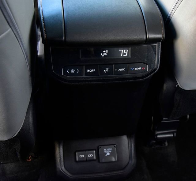 Used 2023 Toyota Highlander Bronze Edition image 18