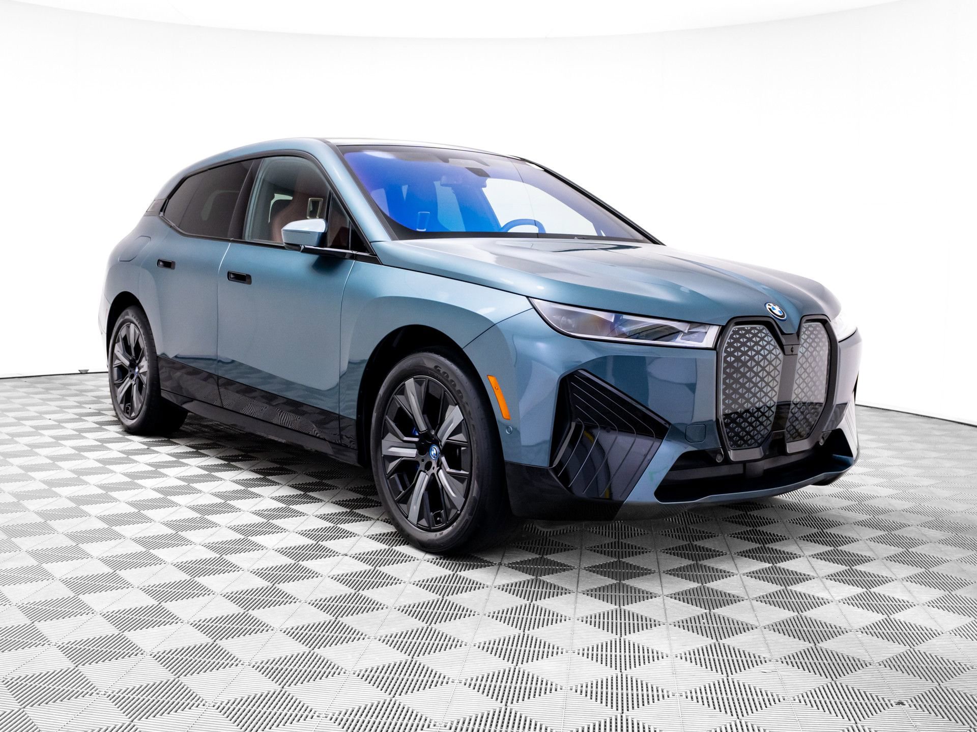 Certified 2024 BMW iX xDrive50 w/ Premium Package AWD/4WD image 8