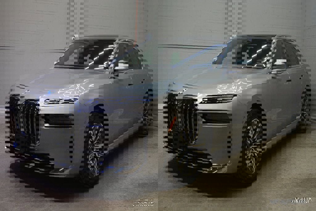 Used 2024 BMW i7 eDrive50 image 2