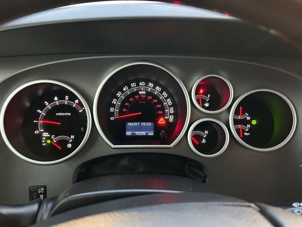 Used 2014 Toyota Sequoia Platinum image 32