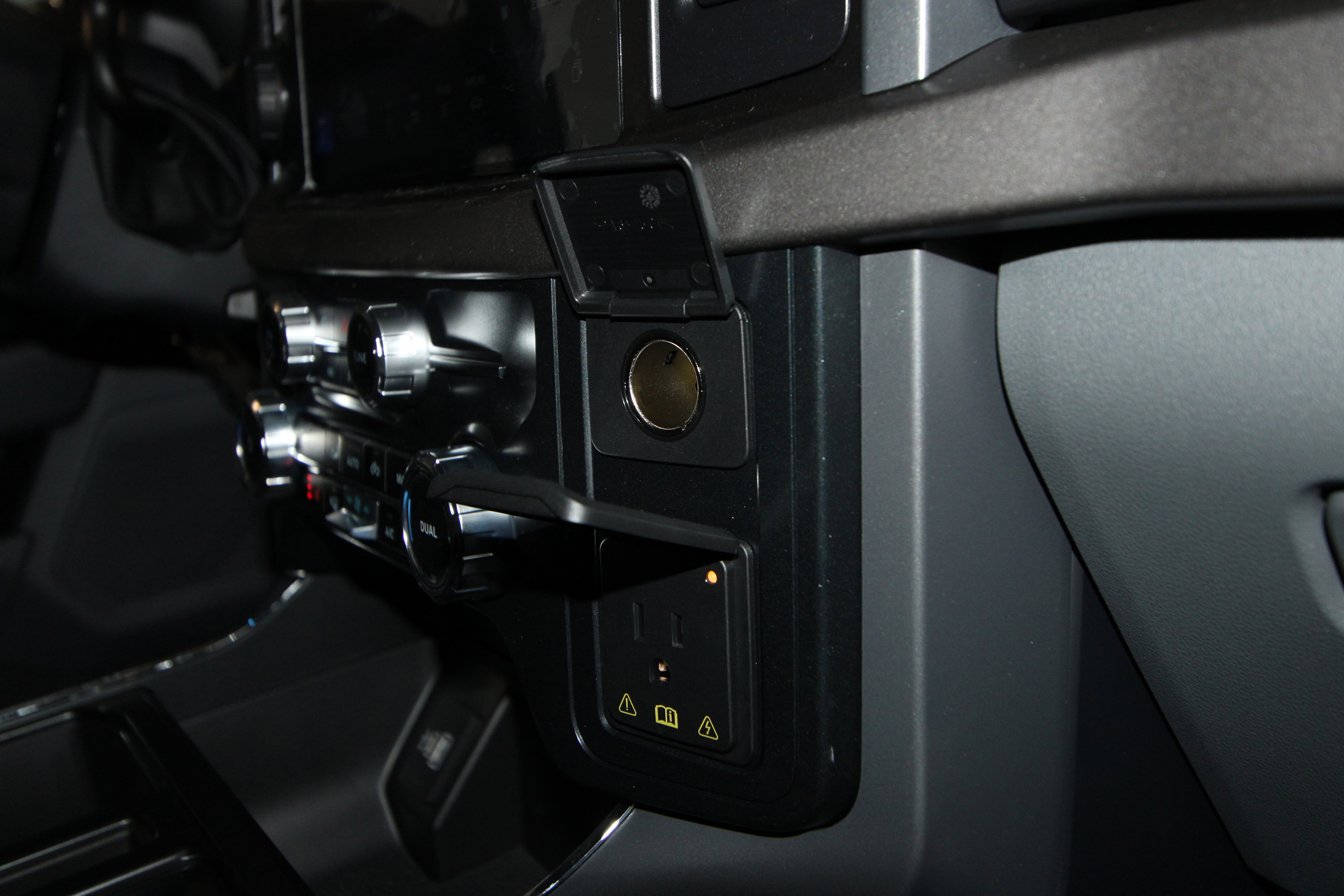 New 2026 Ford F150 XLT w/ Equipment Group 302A MID AWD/4WD image 19